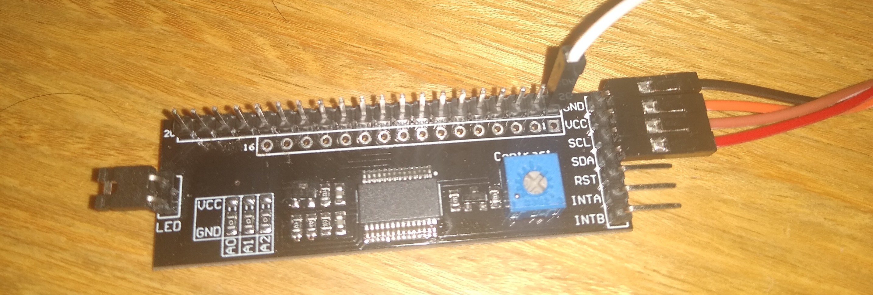 mcp23017 module with the white cable that is GND to test the different pins of the chiche module